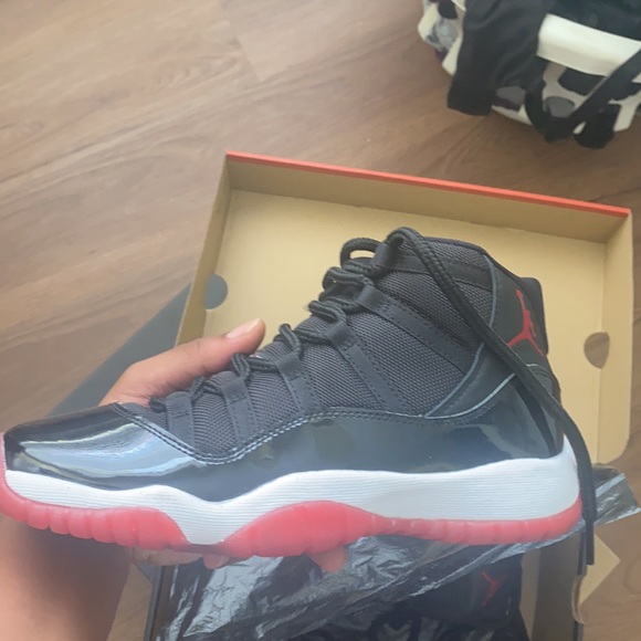 selling Jordan bread 11s it’s a 6.5 brand new - Picture 3 of 4